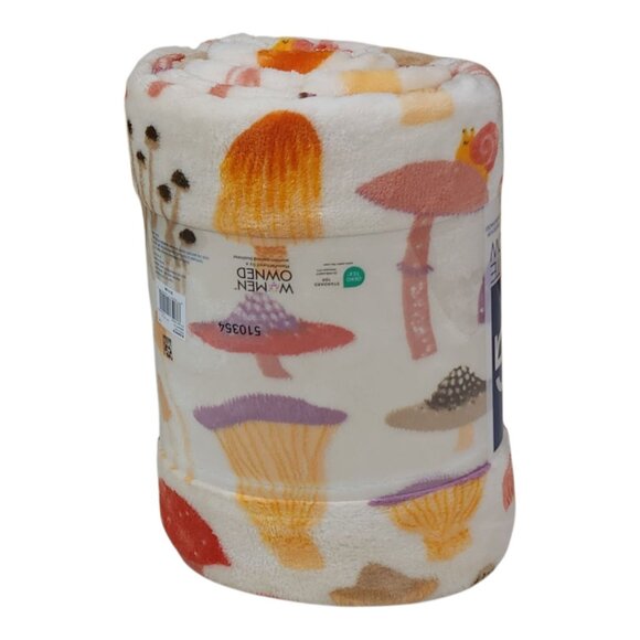 The Big One Oversized Plush Throw Blanket 5ft x 6ft Up Mushroom Fall Snail - Picture 4 of 9